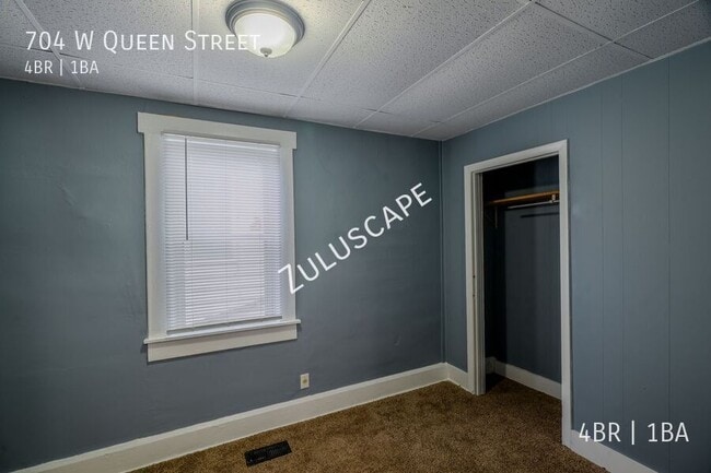 Photo - 704 W Queen St