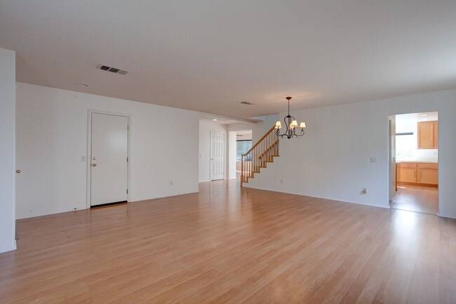 Photo - Beautiful 5 Bedroom Home (1 Downstairs) with VIEWS