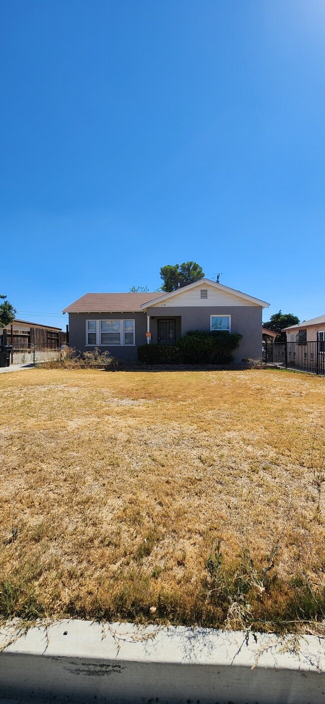 Photo - 1725 Bernard St