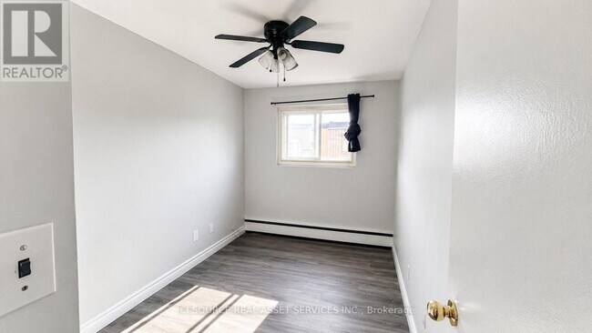 Photo - 333 Gibb St Unit 16