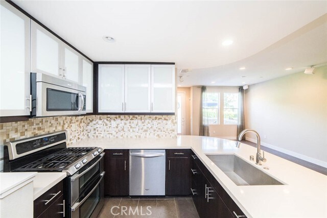 11 Empire Dr