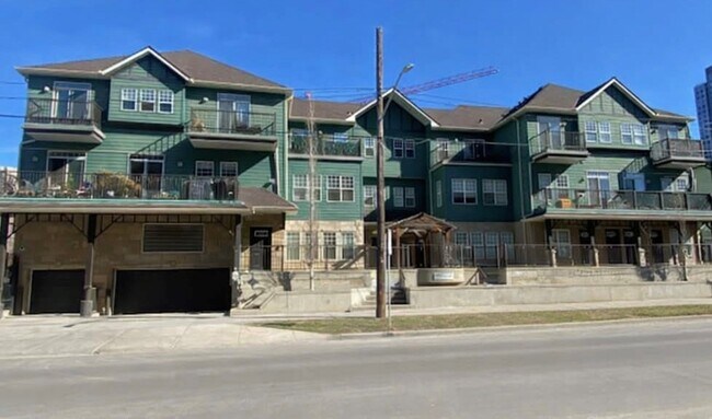 Building Photo - Modern 2-Bedroom Condo with Underground Parking in Prime Calgary Location Unit 1