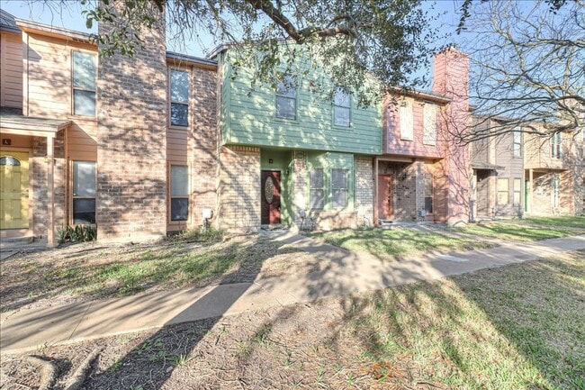 Photo - 2713 St Joseph St