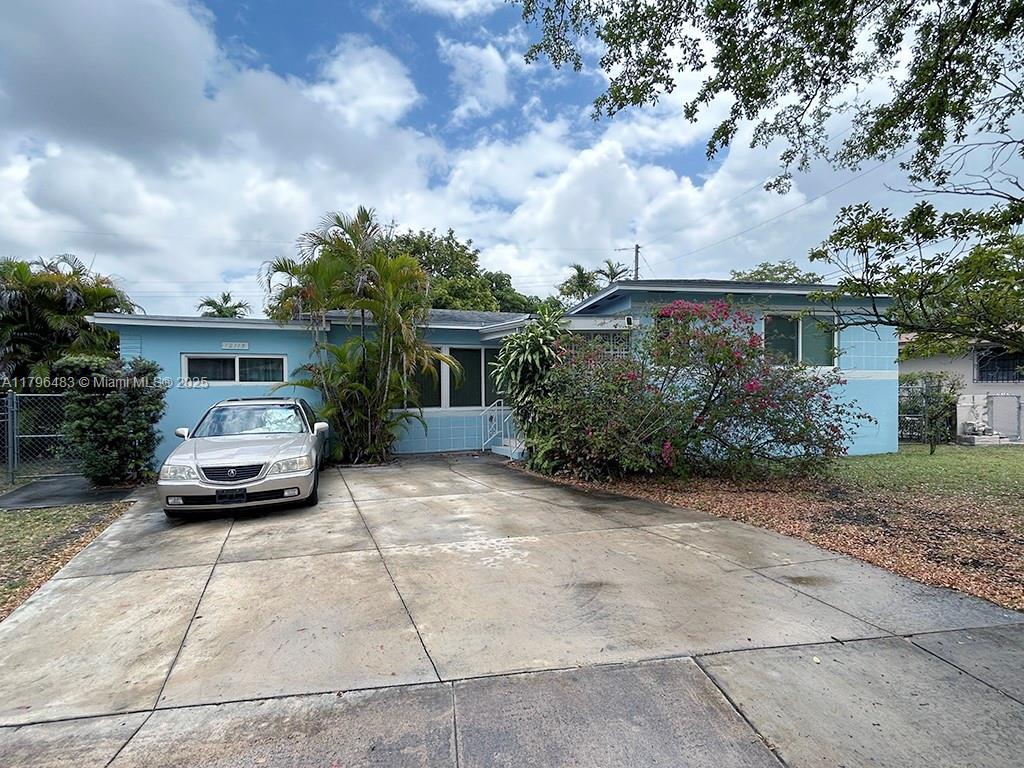 Photo - 12115 NE Miami Ct Casa