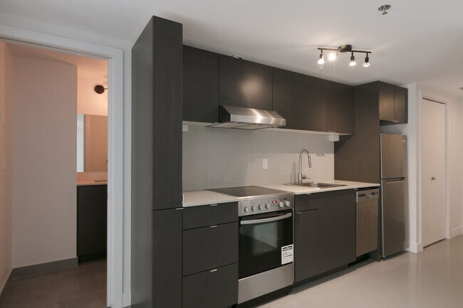 Building Photo - 4350 Av. de l'Hôtel-de-Ville Unit 302
