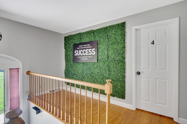 Photo - 9021 Sharonbrook Dr