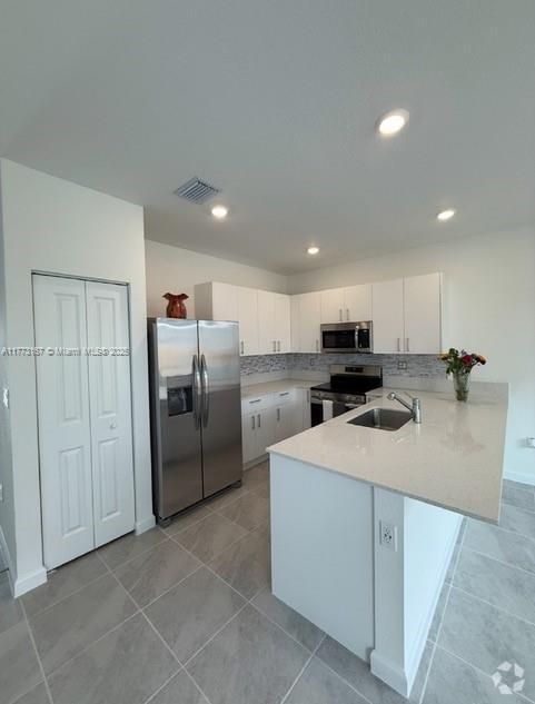 Building Photo - 687 SE 14th St Rental