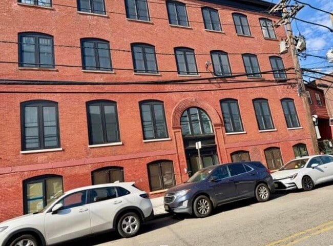 Building Photo - 38 Mill St Unit 4