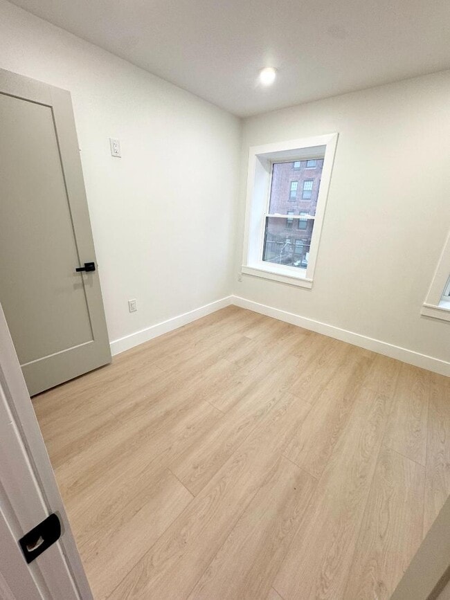 Photo - 116 E Huntingdon St