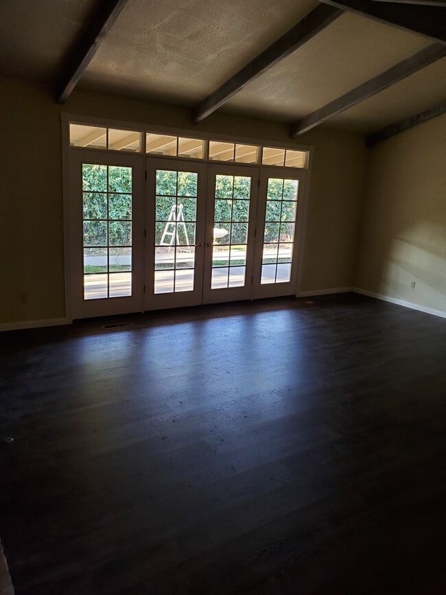 Building Photo - Modesto 3 bedroom 2.5  bathroom off McHenry