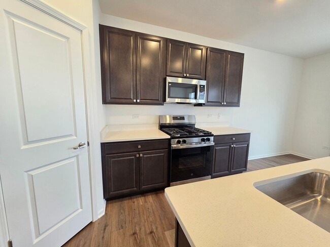 Photo - 458 Hathaway Ln