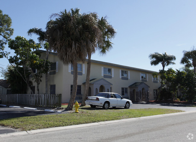 Warwick Circle Apartments - Warwick Circle Apartments