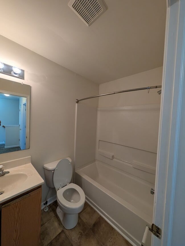 Photo - 322 Caribou Ln