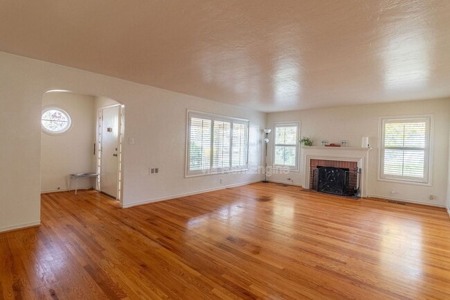 Photo - 966 W Mariposa Ave