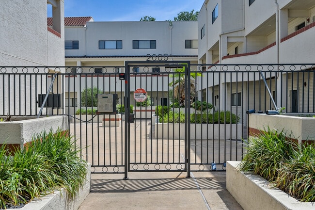 Building Photo - 2605 Enfield Rd Unit 224