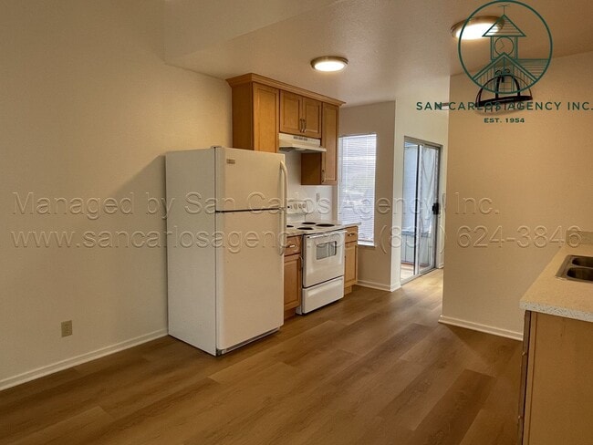 Photo - 615 Lottie St