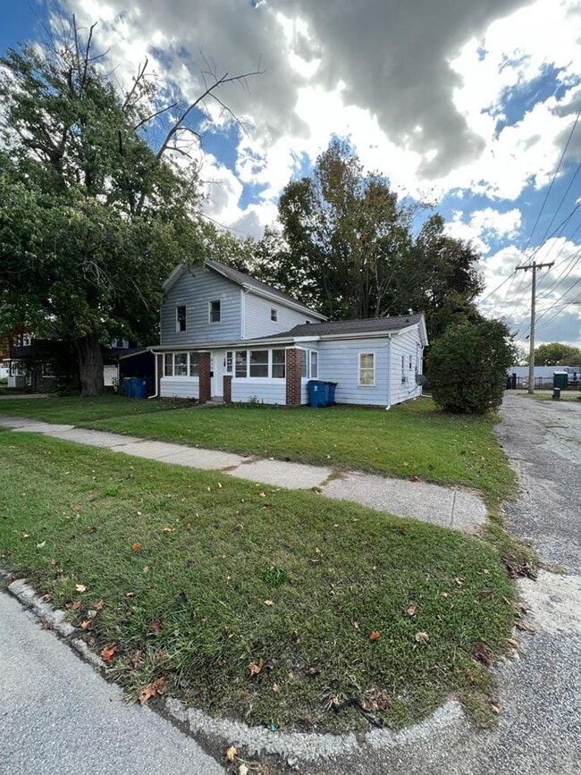 Building Photo - 415 E Broadway St Unit 415 E. Broadway