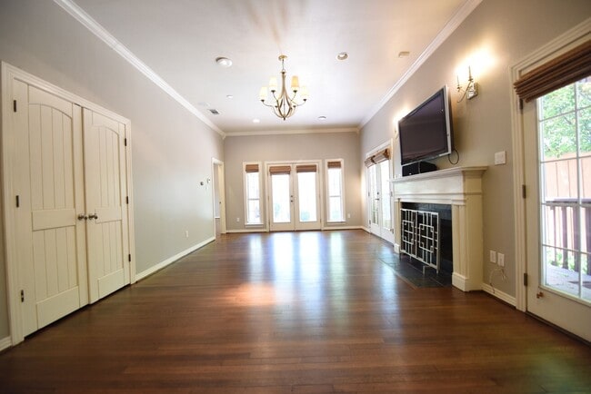 Photo - Walk to Inwood Village! Charming 3 bed 3 bath Devonshire Cottage