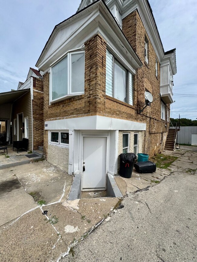 Building Photo - 1901 N 52nd St Unit 1