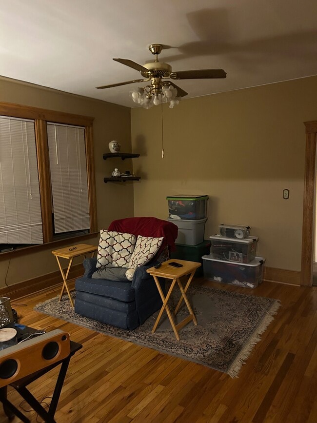 formal dining room or TV room - 1075 Lakepointe St Unit 1075