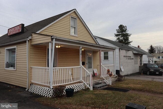 Photo - 410 Winters Ln