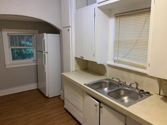 Photo - 201 S Lowry St