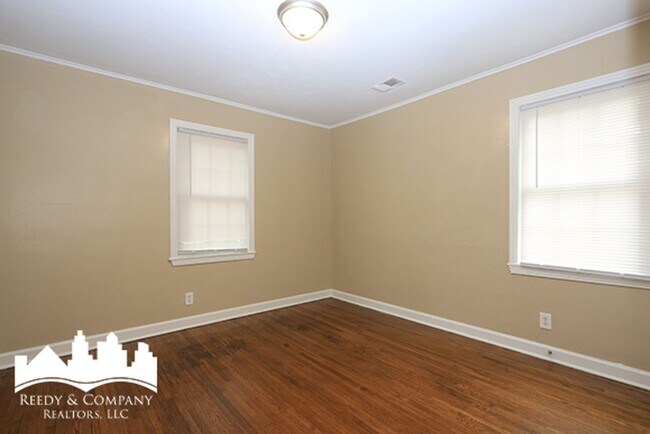 Photo - 3123 Signal St