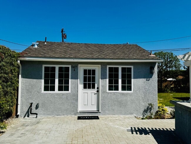 Building Photo - Gorgeous 1 Bedroom ADU with Laundry and pr... Rental