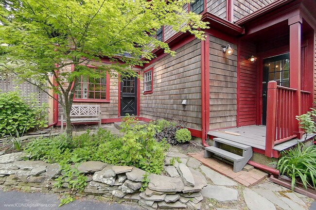 Photo - 300 Broadway