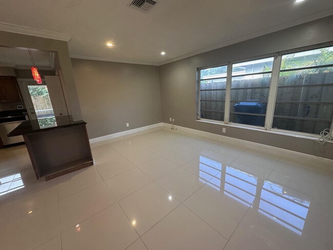 Photo - 40 NE 48th St