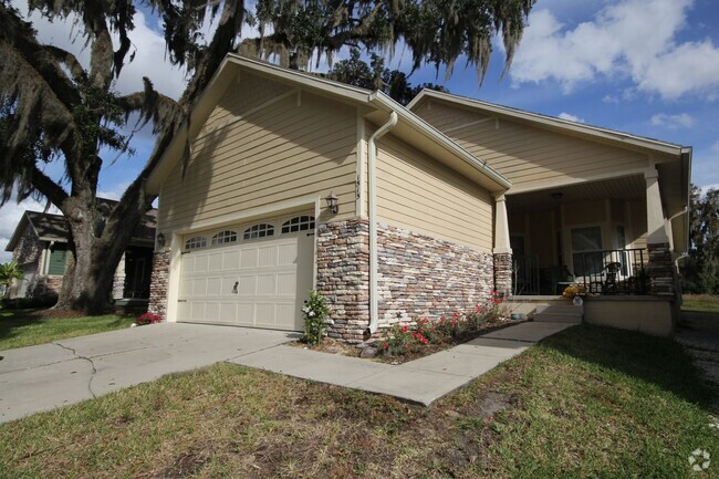 Building Photo - 3/2 with 2 car garage in South Pointe Rental