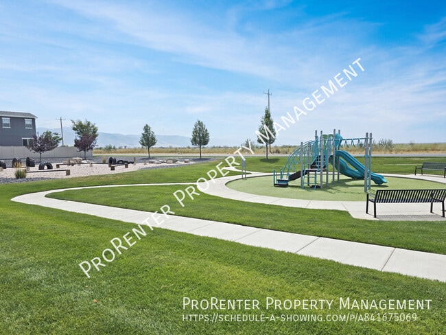 Photo - 1152 W Beacon Way
