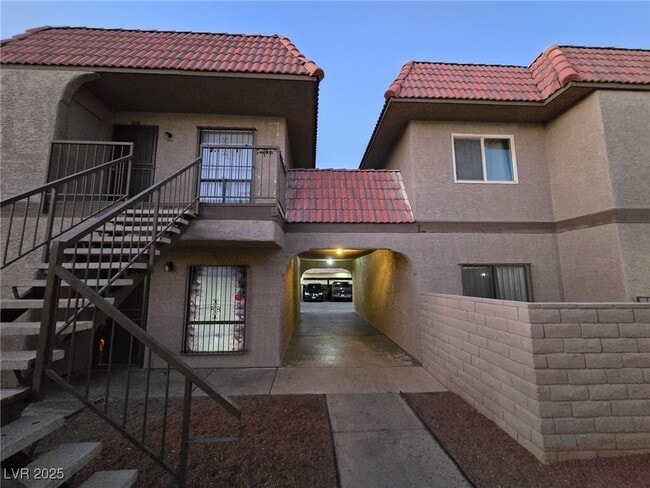 Building Photo - 4300 N Lamont St Unit 239