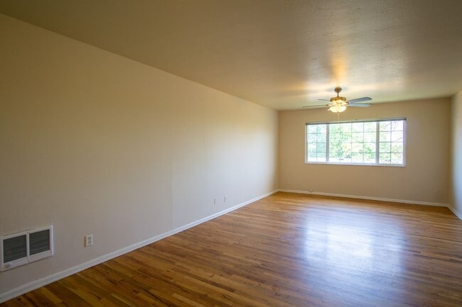 Photo - John's Landing 2Bdr in Garden Setting W Garage Ready Early September! Unit 17