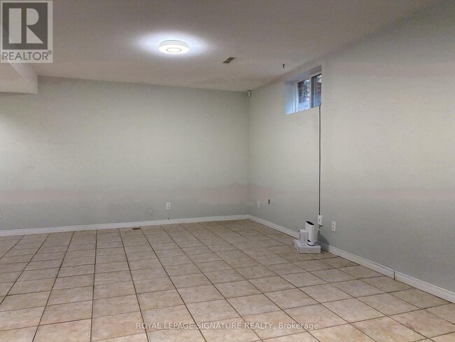 Photo - 885 Runningbrook Dr