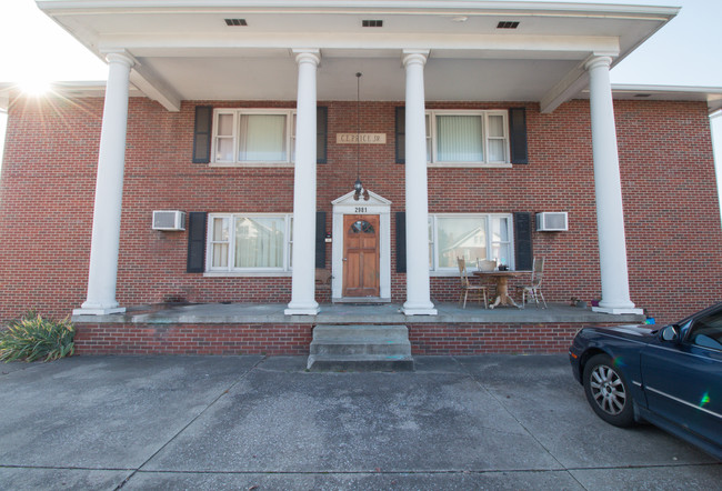 Front of the complex - 2981 3rd Ave Apartments Unit 6