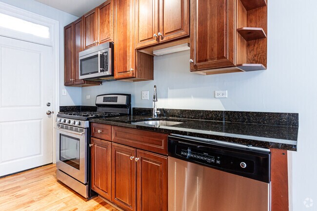 Building Photo - 736 W Addison St Unit 2 Rental