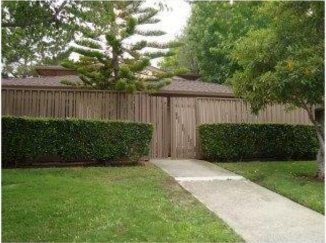 Front Yard - 230 Castillion Ter Unidad 230 Rental