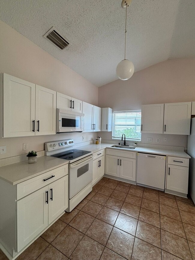 Photo - Beautiful Home in the Heart of Clermont – Prime Location!