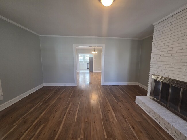 Photo - 517 W 9th St