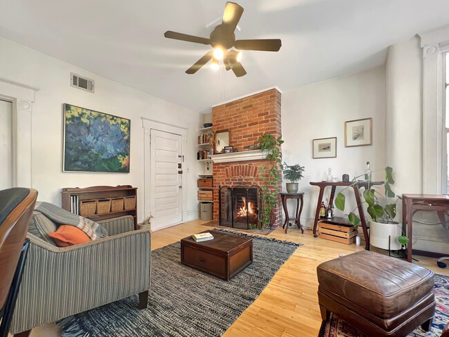 Photo - 1856 Mintwood Pl NW Unidad 4