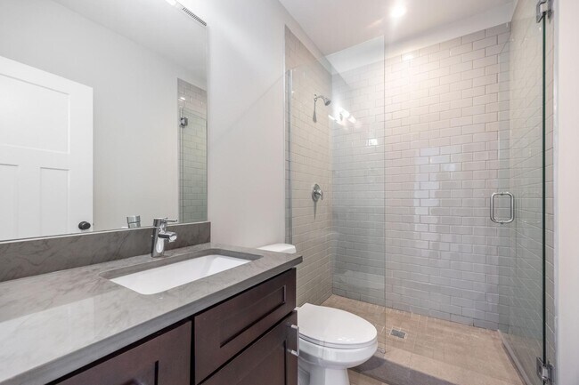 2209 W Eastwood Ave Unit 3