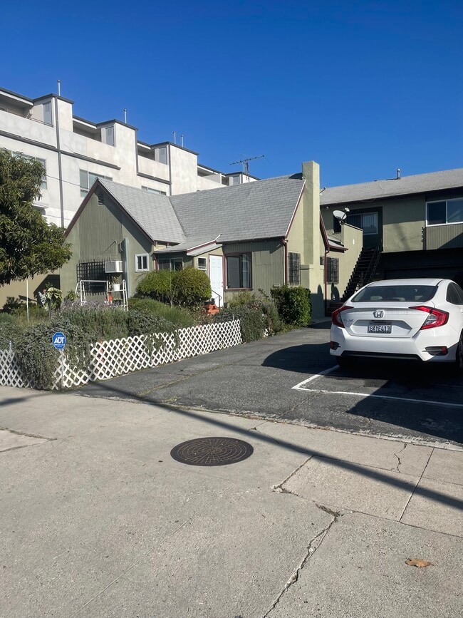 Building Photo - 3750 Clarington Ave