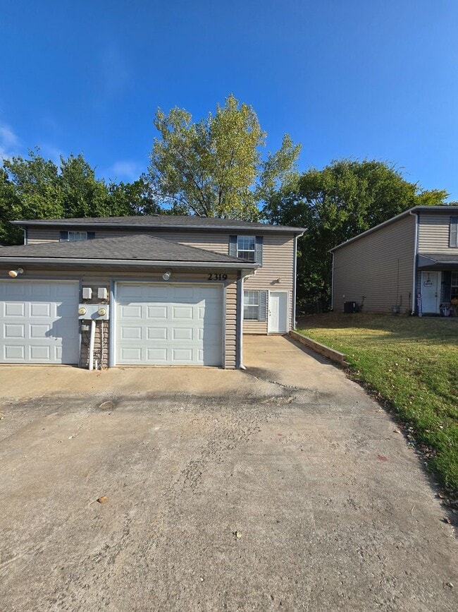 Building Photo - 2200-2202 Parks Edge Unit 2200 Parks Edge