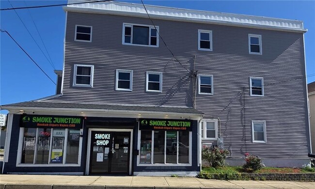 Building Photo - 62 Main Rd Unit 3