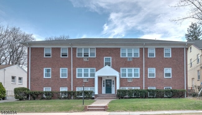 Building Photo - 138 Roseland Ave Unit 4