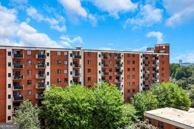 Photo - 300 Johnson Ferry Rd Unidad B1002