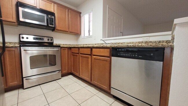 Photo - Conveniently Located - Available Immediately! Unidad 213