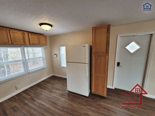 Photo - 271 C C Camp Rd