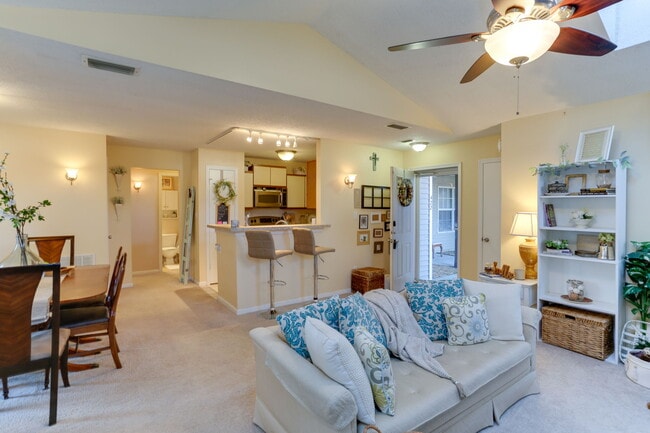 Photo - 422 Lees Mill Dr